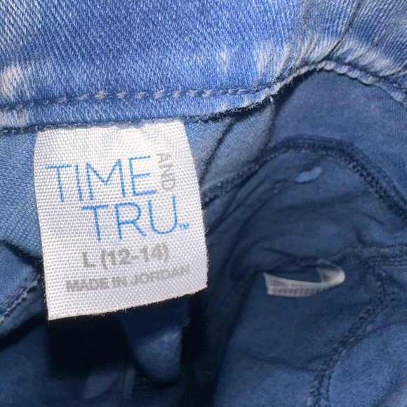 Time and Tru Stonewashed Stretchy Jeans with elastic waist - Picture 3 of 3